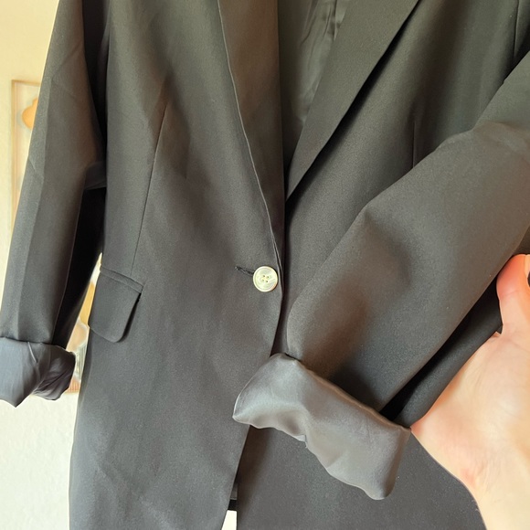 Black blazer from Amazon - Picture 4 of 6